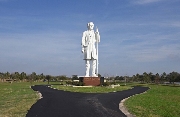 Stephen-F.-Austin-Statue.jpg