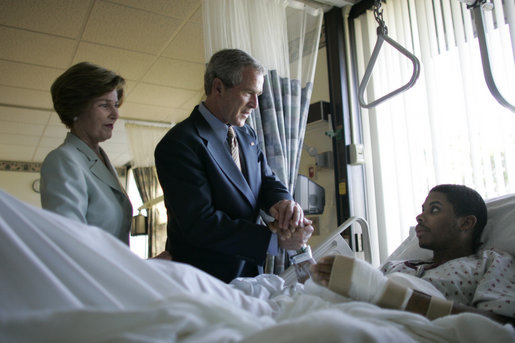 George_W._Bush_at_Walter_Reed.jpg