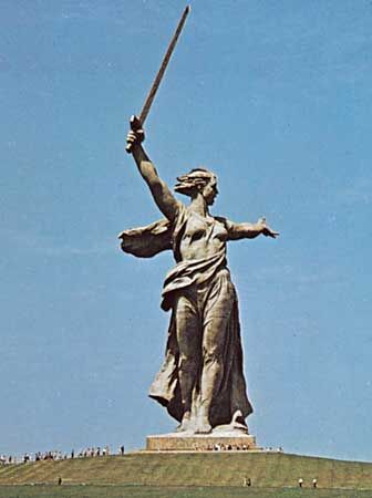 Motherland-Calls-statue-sacrifices-Russia-Volgograd-Mamayev.jpg