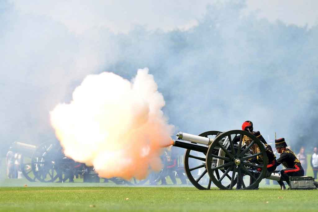 gun-salute-ktrha-sb-03.jpg