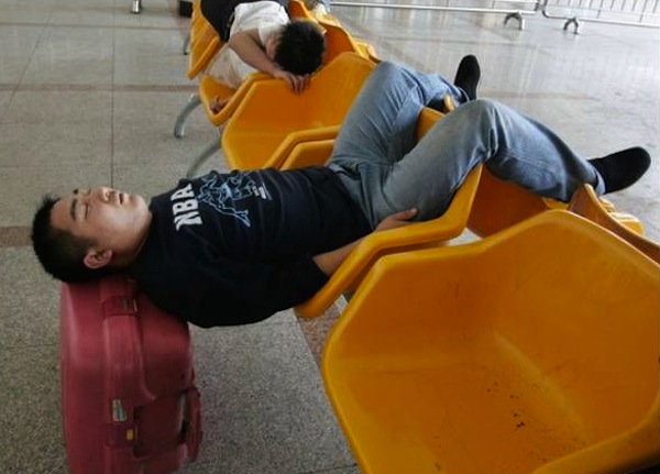 the-best-funny-pictures-of-funny_airport_sleep.jpeg