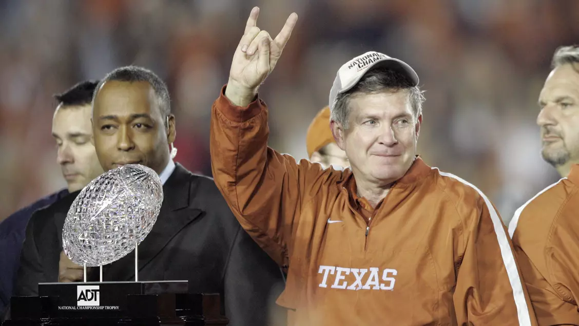 brown_trophy_hookem_m501rb_2.jpg