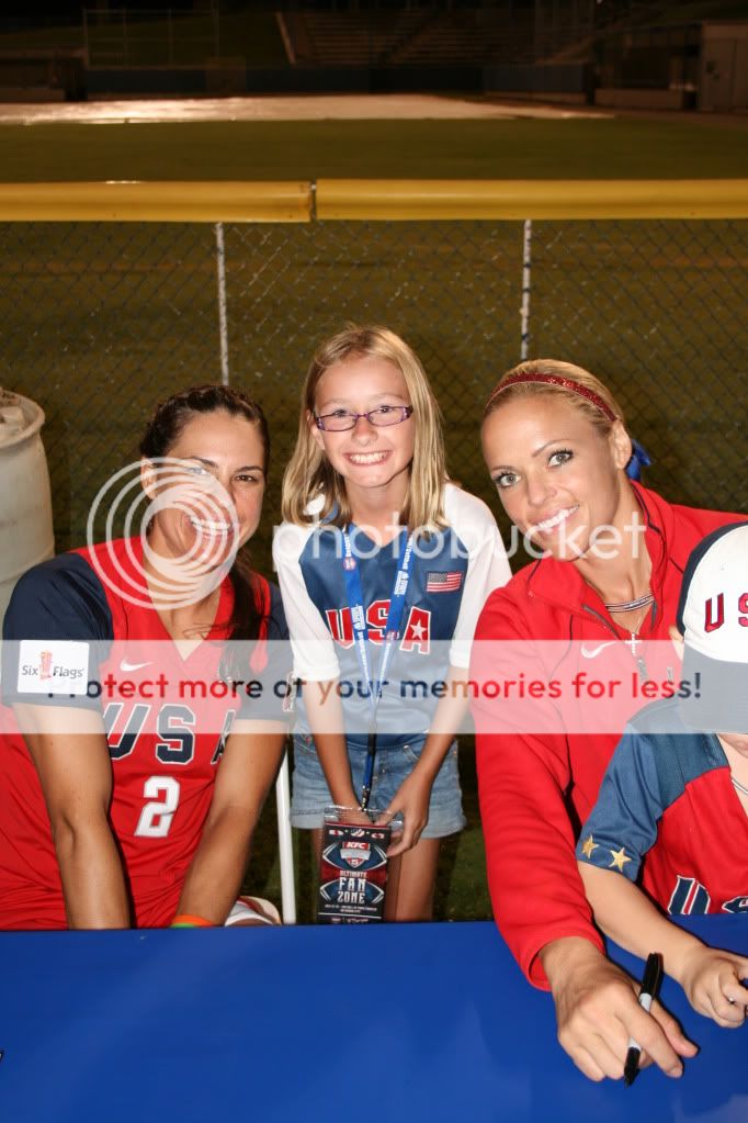 KelseywithJessicaMendozaandJennieFinch.jpg