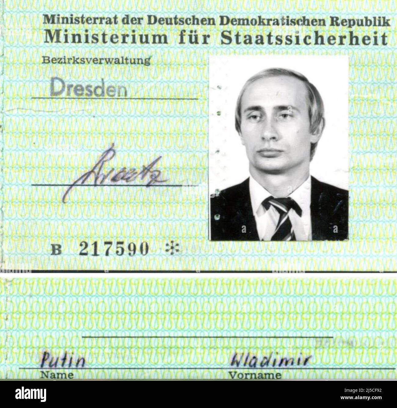 vladimir-putin-russian-president-the-east-german-stasi-identification-card-issued-while-he-worked-as-a-kgb-agent-in-dresden-in-1985-2J5CF92.jpg