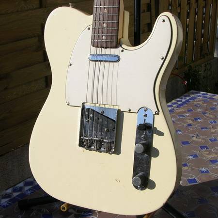 Fender_Telecaster_258320_01.jpg