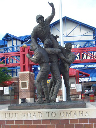 Rosenblatt_Stadium_statue.jpg