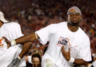 vince-young-heisman-pose-trophy.jpg